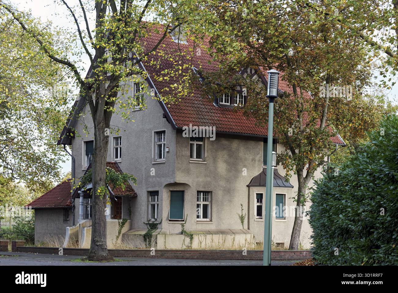 Villa historique pour les employés de l'ancien Krupp Huettenwerk Rheinhausen, Beamtensiedlung Bliersheim, Duisburg, région de la Ruhr, Rhénanie du Nord-Westphalie, GER Banque D'Images