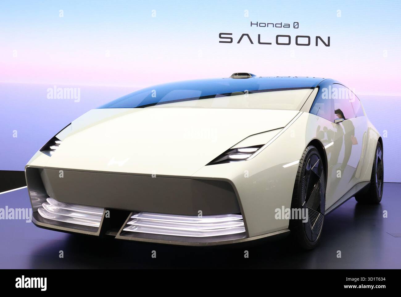 Tokyo, Japon. 29 octobre 2025. Le constructeur automobile japonais Honda Motor présente le modèle concept d'un véhicule électrique Honda 0 Saloon lors d'un aperçu de presse du Japan Mobility Show 2025 à Tokyo le mercredi 29 octobre 2025. Japan Mobility Show 2025 se tiendra du 31 octobre au 9 novembre. (Photo de Yoshio Tsunoda/AFLO) Banque D'Images