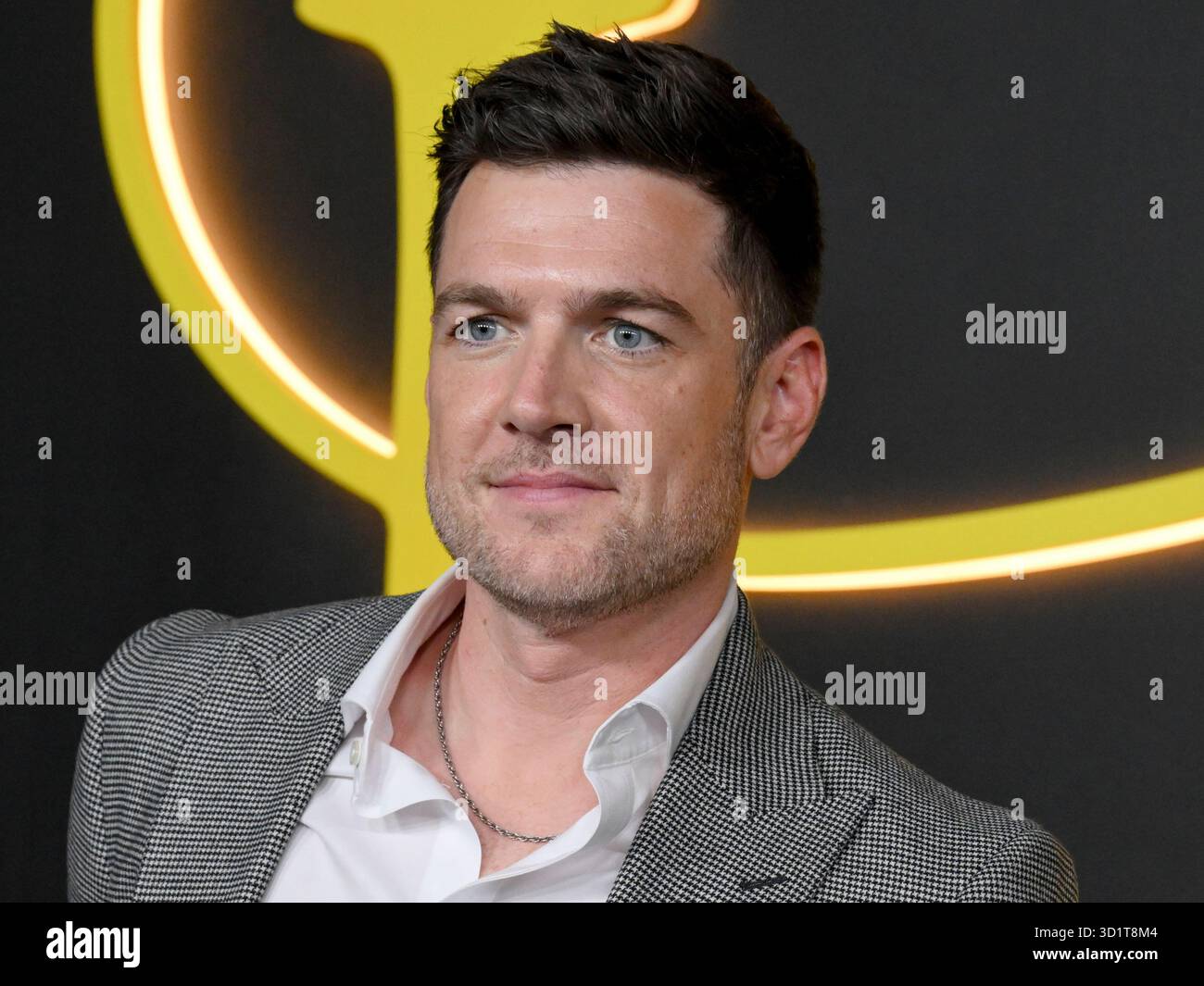 28 octobre 2025, Los Angeles, Californie, États-Unis : comédien américain, le scénariste et acteur MAX SILVESTRI assiste à l'événement « I Love LA » de HBO original, Red Carpet Premiere Event. (Crédit image : © Billy Bennight/ZUMA Press Wire) USAGE ÉDITORIAL SEULEMENT ! Non destiné à UN USAGE commercial ! Banque D'Images