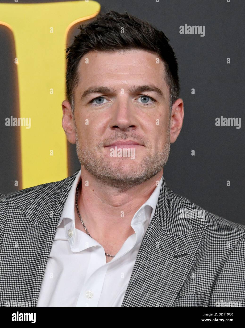 28 octobre 2025, Los Angeles, Californie, États-Unis : comédien américain, le scénariste et acteur MAX SILVESTRI assiste à l'événement « I Love LA » de HBO original, Red Carpet Premiere Event. (Crédit image : © Billy Bennight/ZUMA Press Wire) USAGE ÉDITORIAL SEULEMENT ! Non destiné à UN USAGE commercial ! Banque D'Images