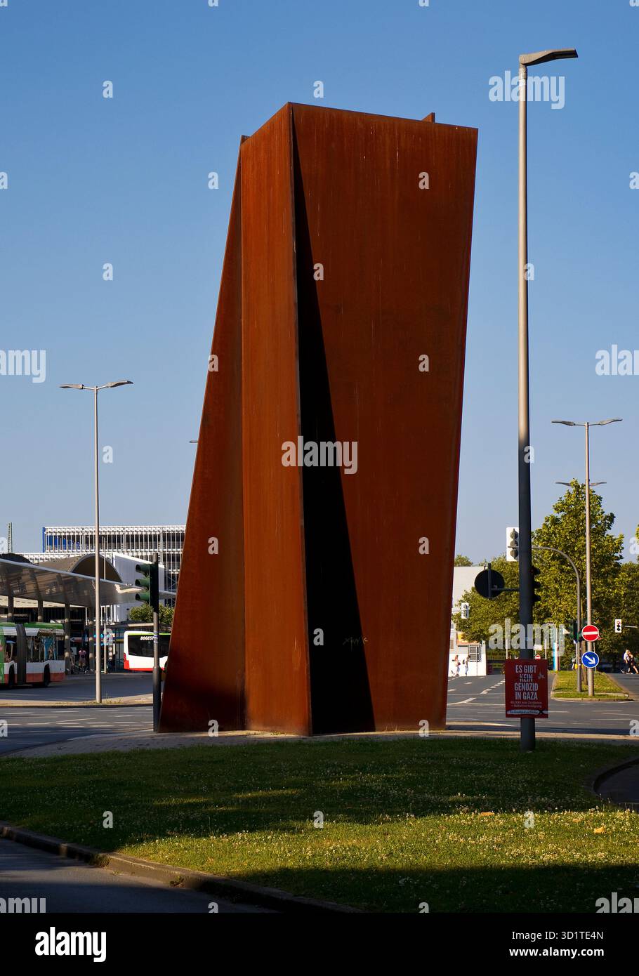 La sculpture terminal de Richard Serra près de la gare principale, Bochum, Allemagne, Europe Banque D'Images