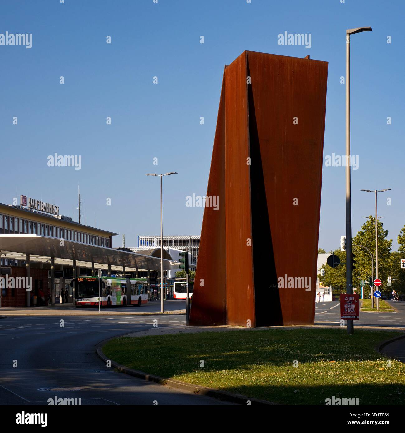 La sculpture terminal de Richard Serra près de la gare principale, Bochum, Allemagne, Europe Banque D'Images