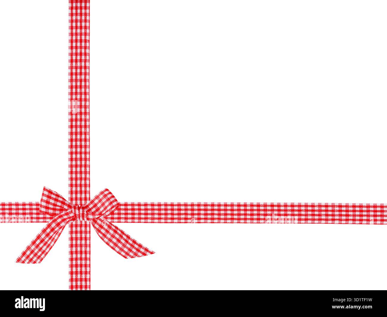 Ruban à carreaux rouge et blanc avec arc disposé en croix isolé sur fond blanc avec chemin de découpage. Concept de vente des fêtes. Elément de conception. Banque D'Images