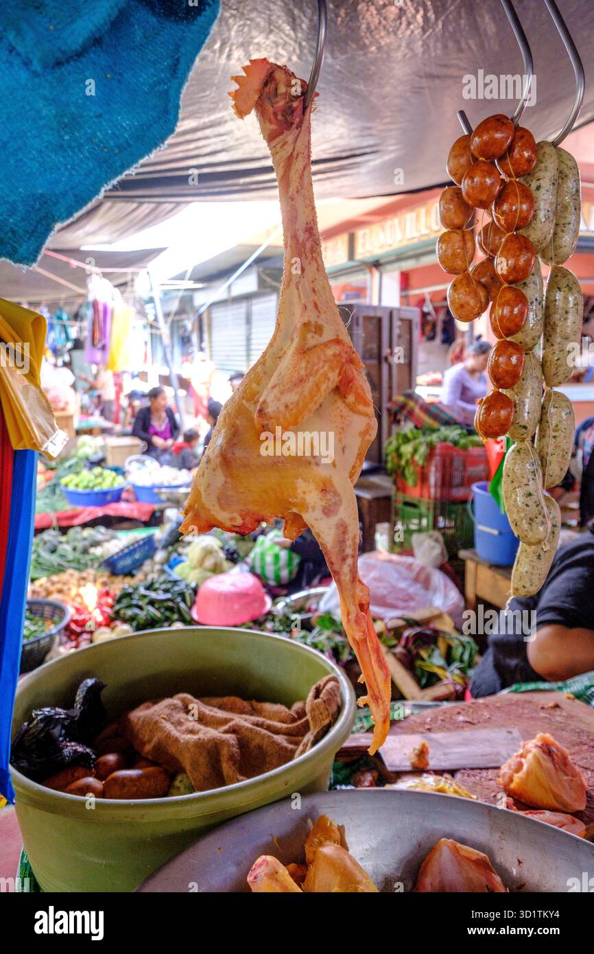 Poulet plumé à vendre Banque D'Images