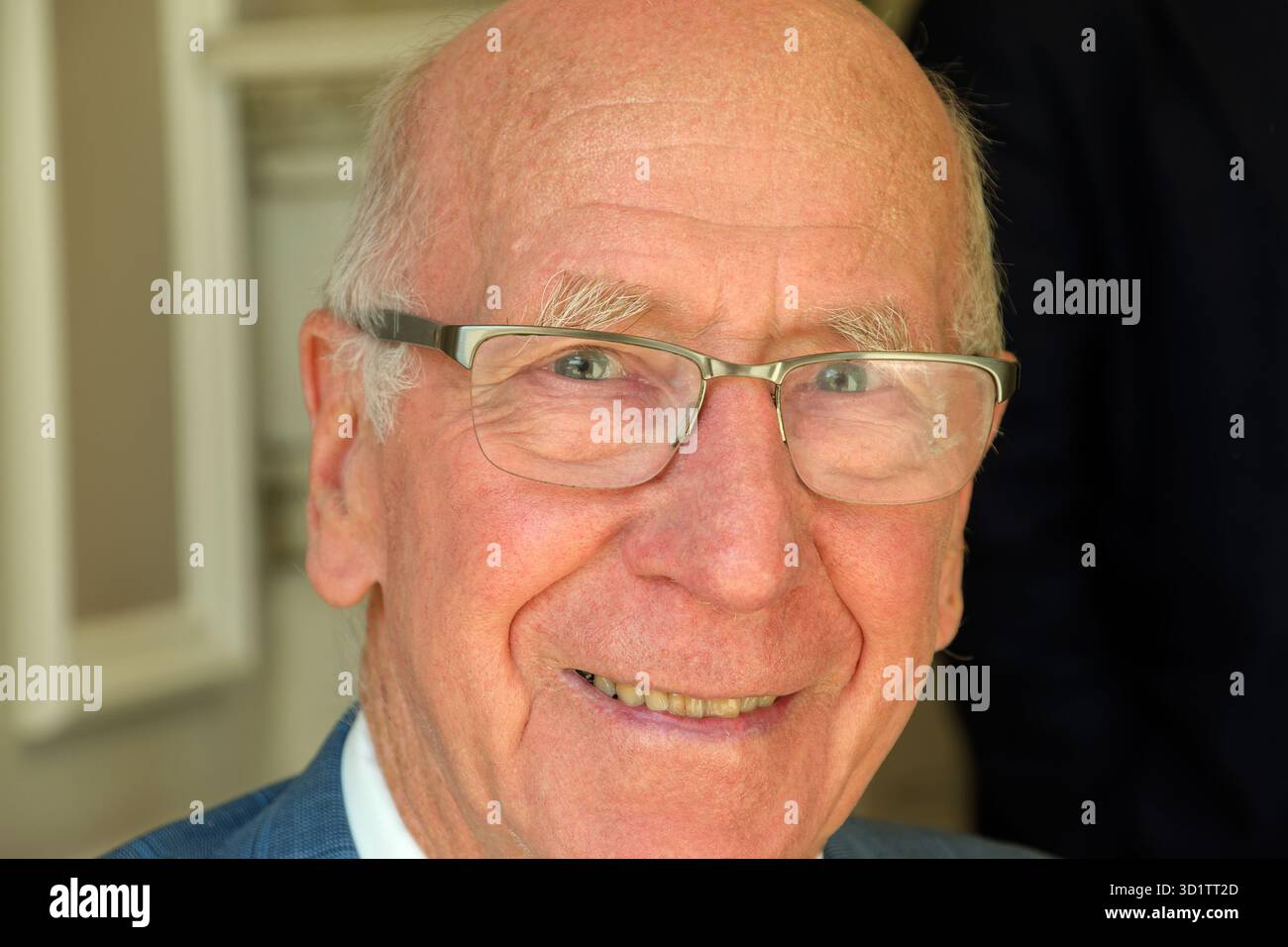 Le regretté Sir Bobby Charlton, ancien directeur du Manchester United Football Club et ancien footballeur de Manchester United et d'Angleterre. Banque D'Images