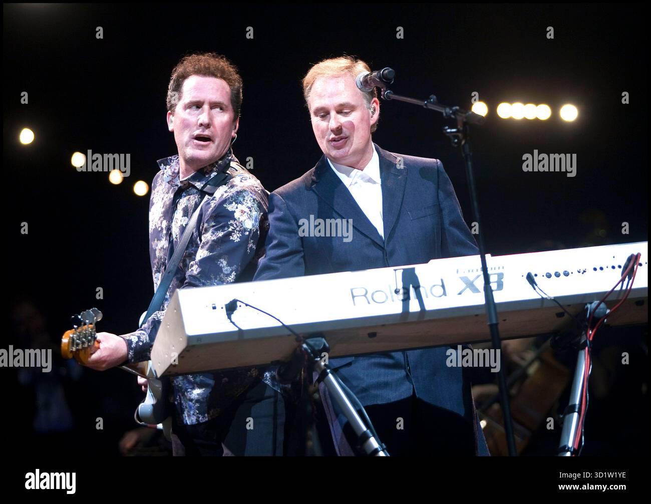 Orchestral Manoeuvres in the Dark, groupe de synthpop britannique, lors de la 25e édition de la nuit des Proms à Arnhem Holland, /10/2009) Banque D'Images