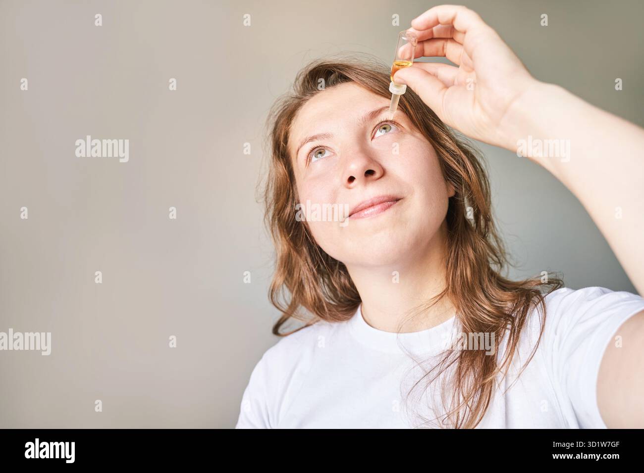 Jeune femme faisant la routine du matin.Soins de maternité à domicile.Soins de santé Banque D'Images
