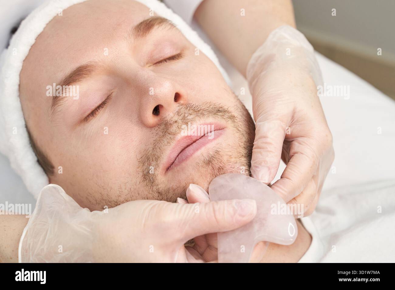 Médecin traitant la routine de peau.Soins de maternité de salon.Concept de soins de santé. Banque D'Images