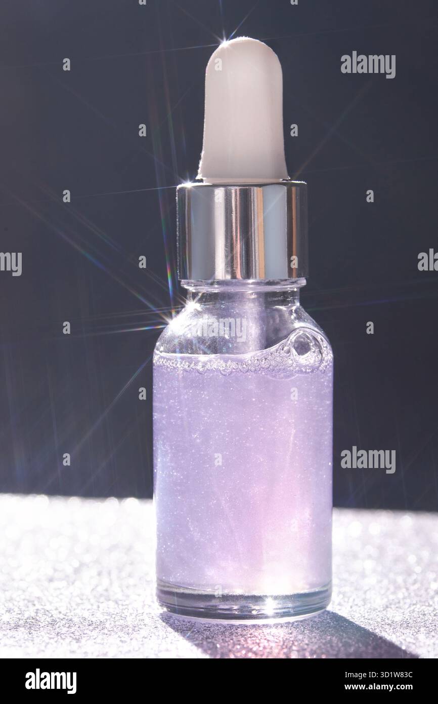 Bouteille de produit cosmétique hydratant. Gel de sérum. Banque D'Images