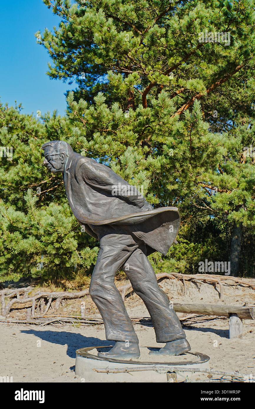 Jean Paul Sartre, contre le vent, sculpture sur l'hymne de Courlande Banque D'Images