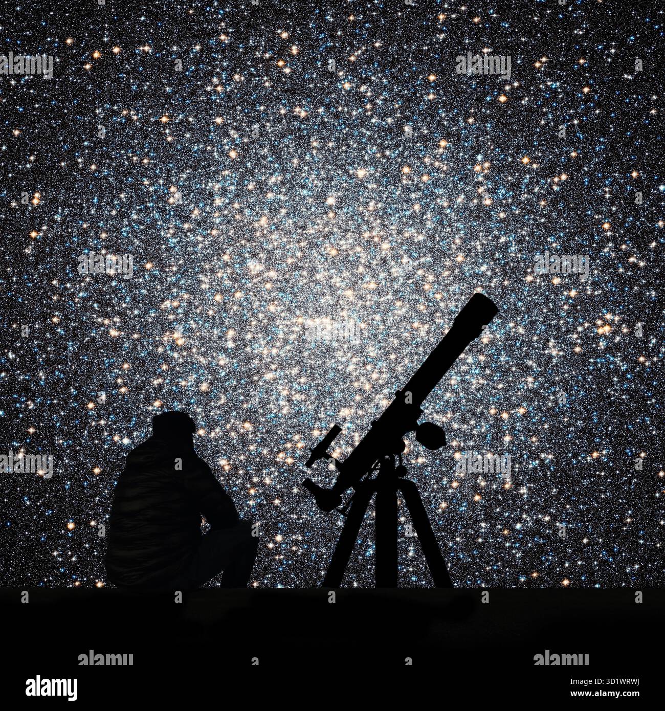 Homme avec télescope regardant les étoiles. Amas globulaire Banque D'Images