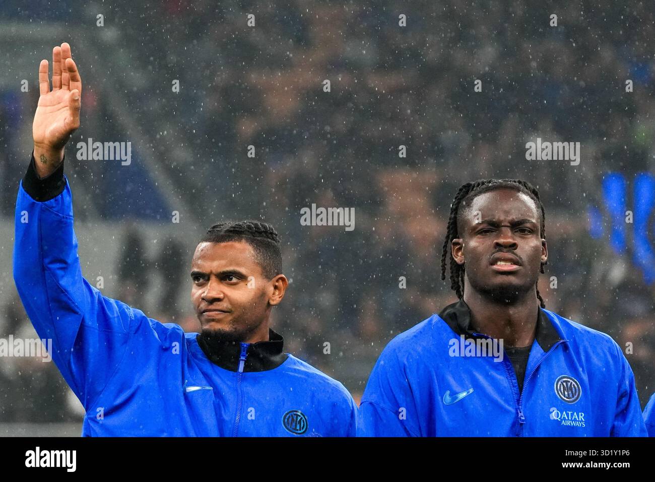 Milan, Italie. 29 octobre 2025. Manuel Akanji et Yann Aurel Bisseck lors du championnat italien Serie A match de football entre le FC Internazionale et l'ACF Fiorentina le 29 octobre 2025 au stade Giuseppe-Meazza à Milan, Italie - photo Alessio Morgese/DPPI crédit : DPPI Media/Alamy Live News Banque D'Images