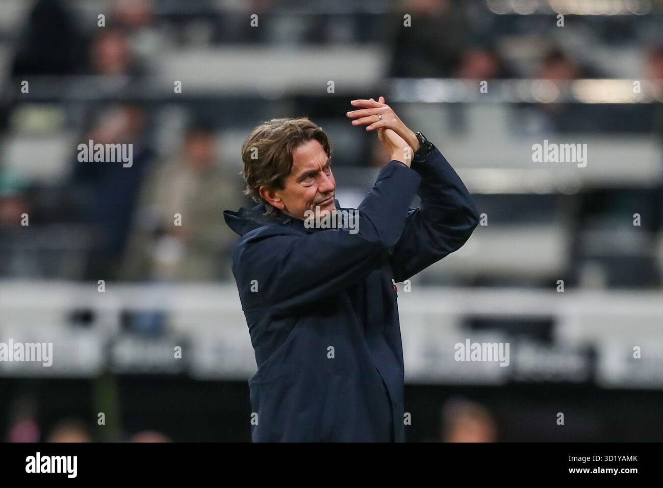 Newcastle upon Tyne, Royaume-Uni. 29 octobre 2025. Thomas Frank Manager de Tottenham Hotspur lors du Newcastle United v Tottenham Hotspur Carabao Cup Round of 16 match à James' Park, Newcastle upon Tyne, Angleterre le 29 octobre 2025 crédit : Lee Keuneke/Every second Media crédit : Every second Media/Alamy Live News Banque D'Images