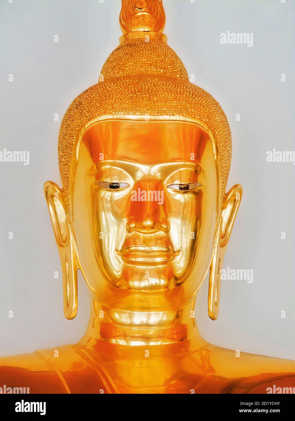 Gros plan de la statue dorée du Seigneur Bouddha à Wat Pho, Bangkok, Thaïlande Banque D'Images