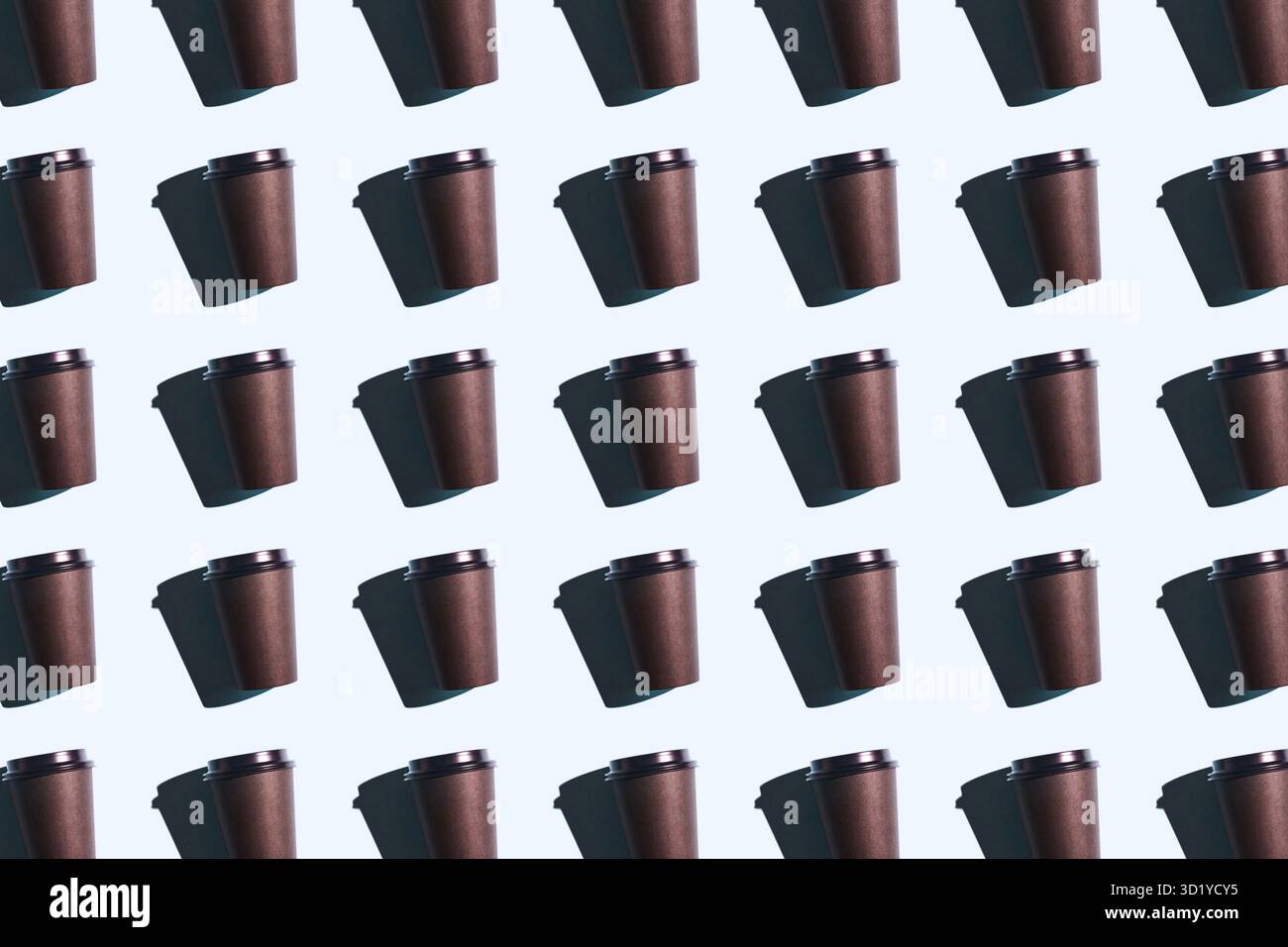 Tasse à café en plastique. Beaucoup de tasse togo. Motif de verre de boisson en papier. Travaux de verrouillage du café. Répéter la boisson en carton à emporter. Café l Banque D'Images