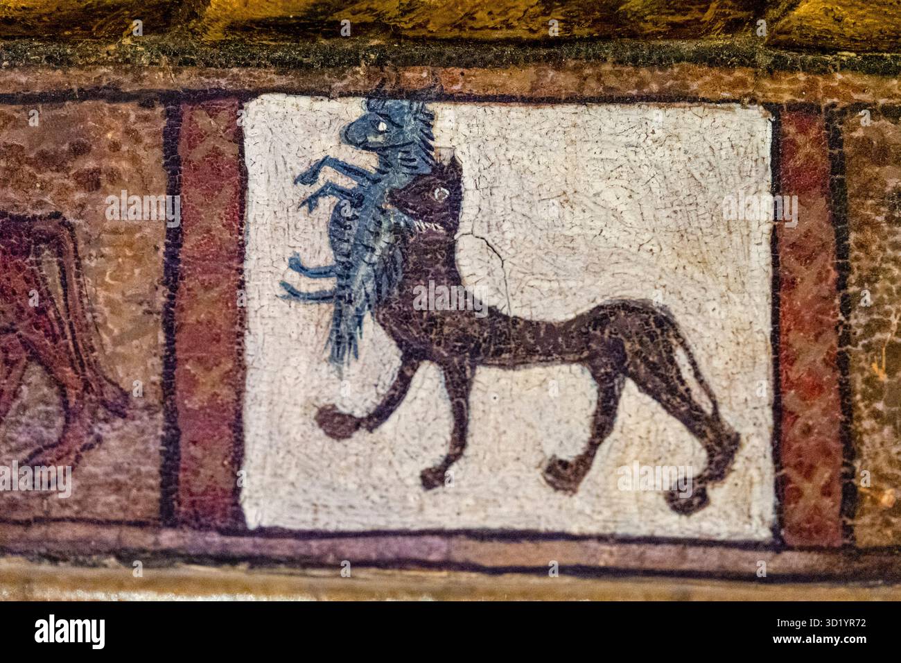 Loup chassant un agneau, Monastère de Santa María de San Salvador de Cañas, Cañas, la Rioja, Espagne Banque D'Images