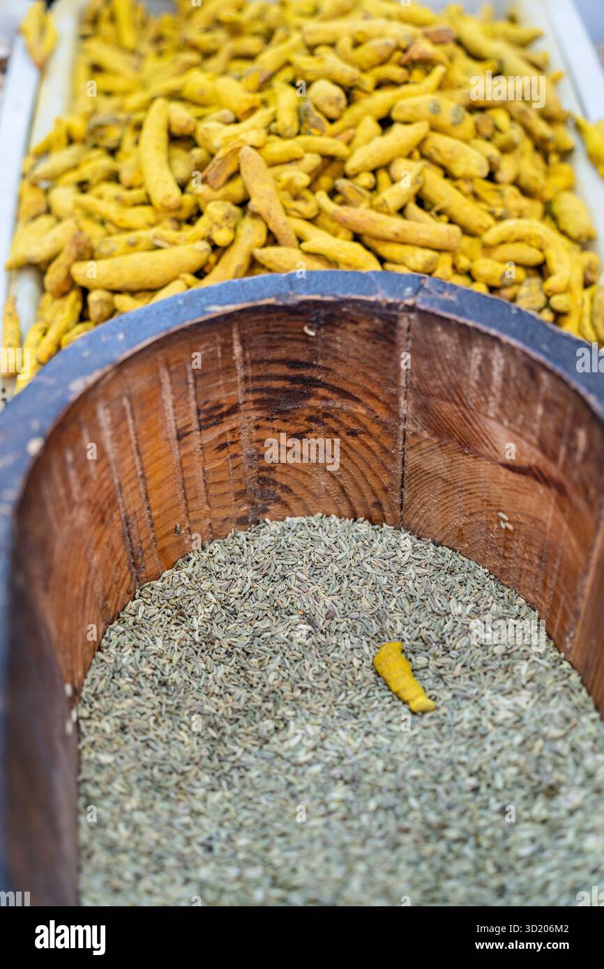 Cumin et cardamome à vendre Banque D'Images