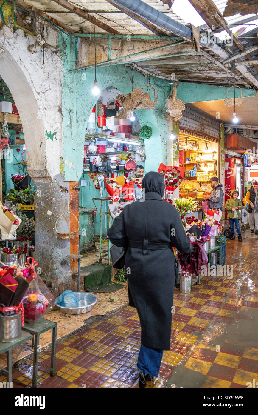 Fleuriste dans le grand souk Banque D'Images