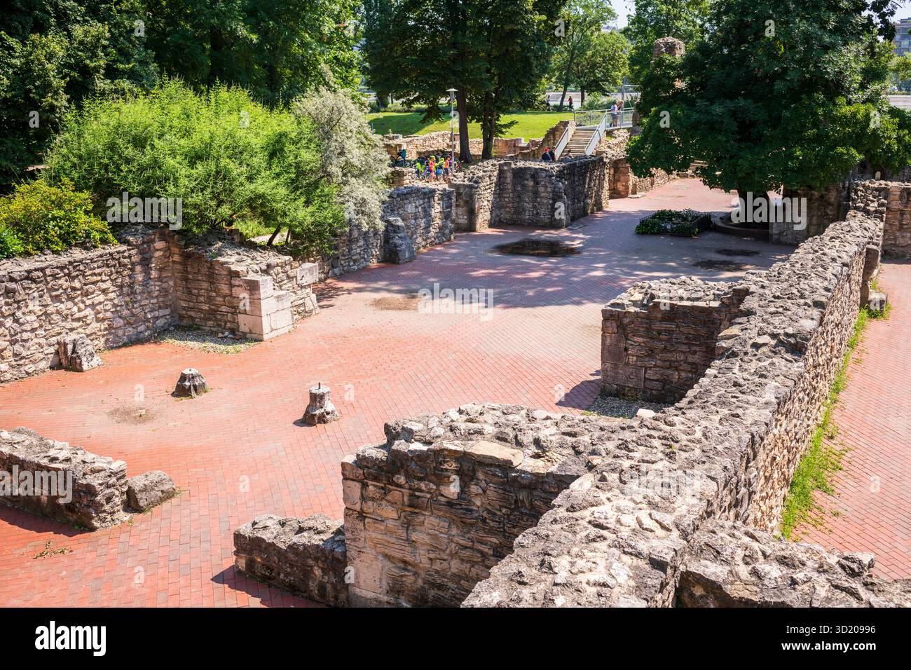 Budapest, Hongrie - 24 juin 2019 : ruines du couvent dominicain du XIIIe siècle sur l'île Margaret. Banque D'Images