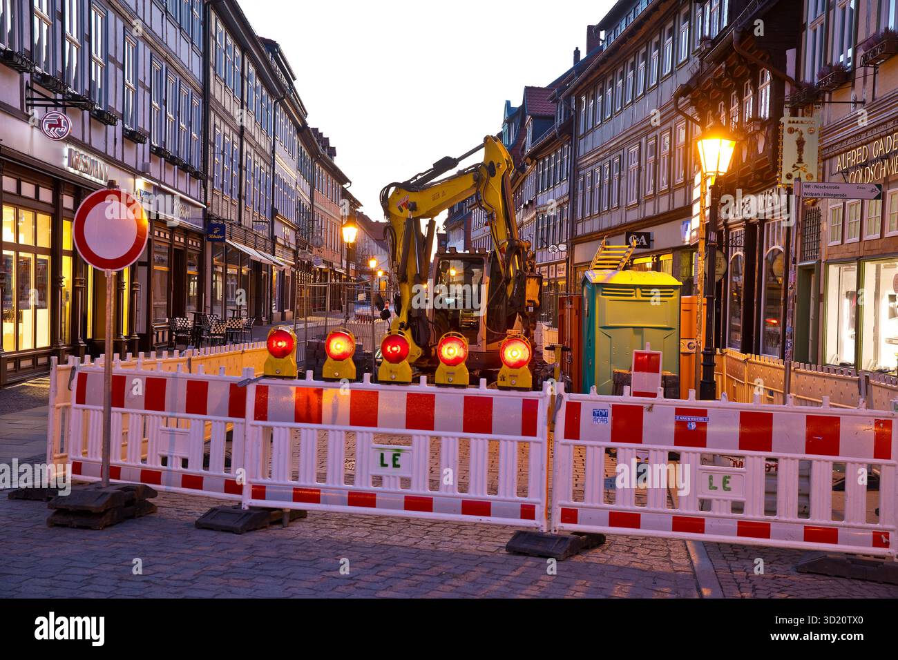 Chantier dans la zone piétonne au petit matin, vieille ville, Wernigerode, Harz, Saxe-Anhalt, Allemagne, Europe Banque D'Images