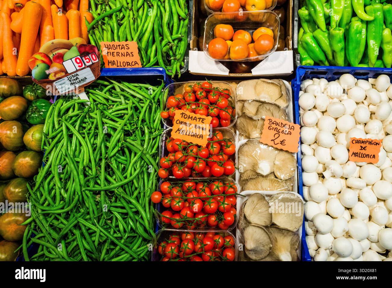 Produits Baléares, fruits et légumes au marché Olivar, Palma, Majorque, Îles Baléares, Espagne. Banque D'Images