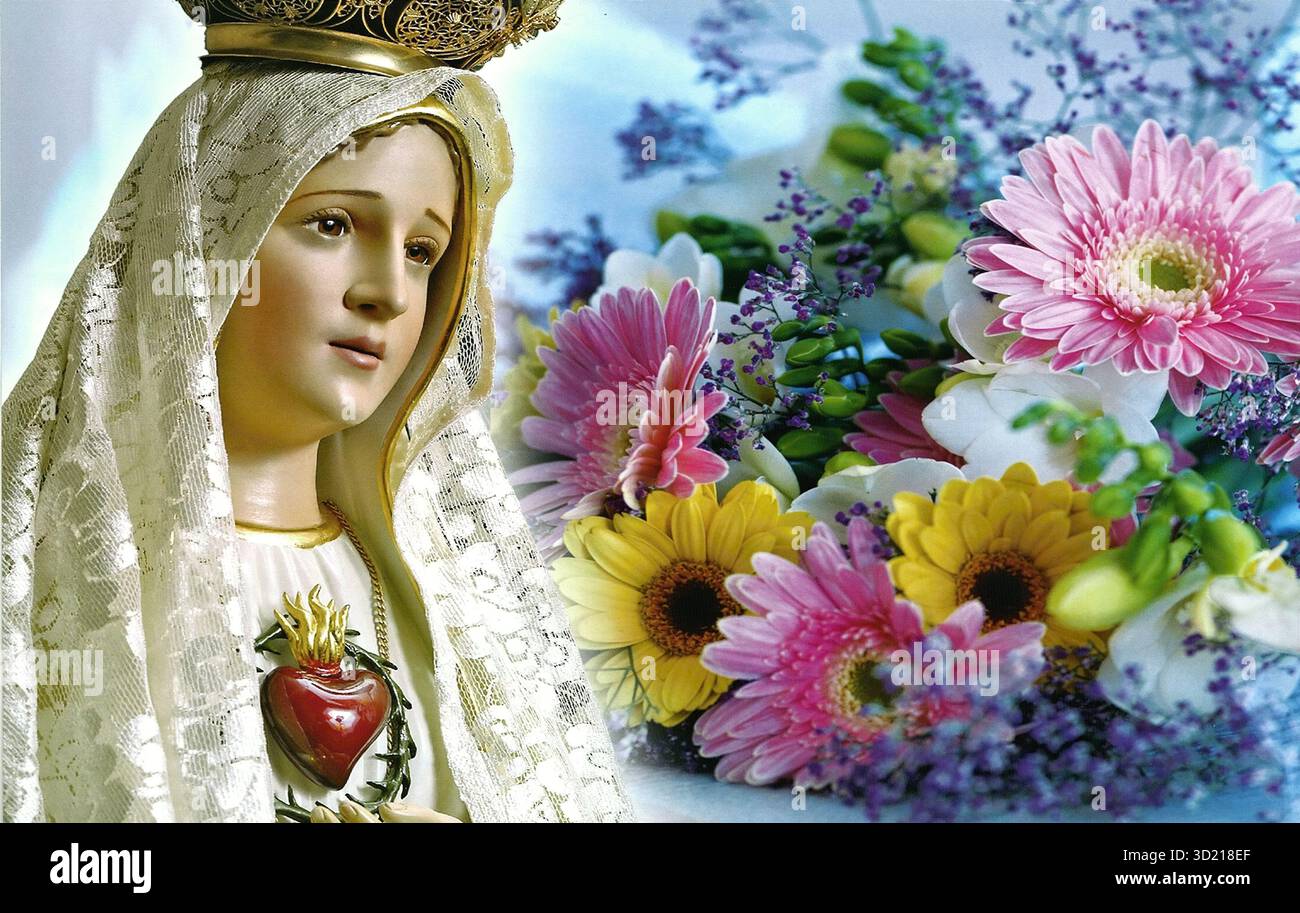 Notre Dame de Fatima avec bouquet coloré de fleurs Banque D'Images