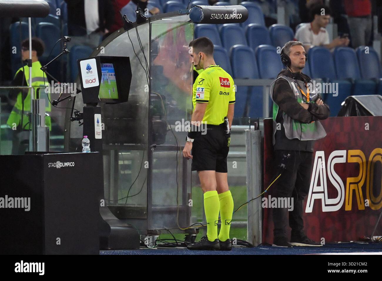 Roma, Italie. 29 octobre 2025. L'arbitre Valerio Crezzini a vu lors du match de Serie A entre L'AS Roma vs Parme au stade Olimpico. Score final Roma 2 : 1 Parme (photo de Mattia Vian/SOPA images/Sipa USA) crédit : Sipa US/Alamy Live News Banque D'Images