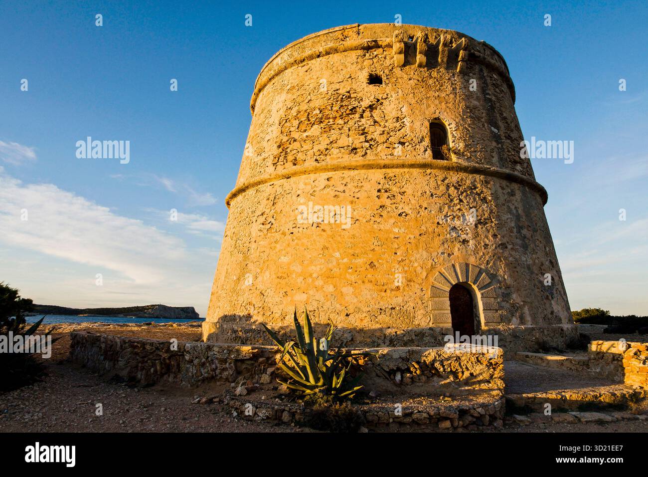 Tour D'en Rovira. Punta de sa Torre. Parc naturel de Cala Bassa-Cala compte. Ibiza. Îles Baléares. Espagne Banque D'Images