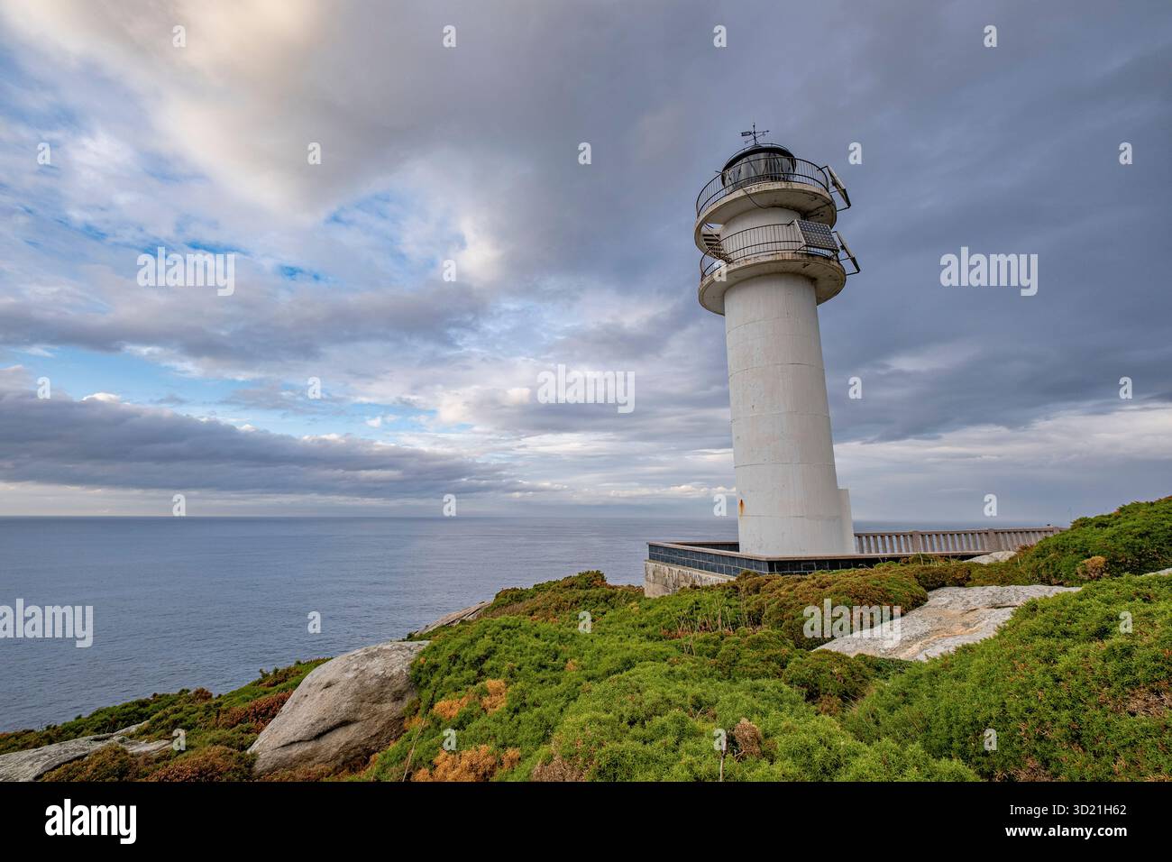 Phare de Punta Roncadoira au coucher du soleil, Xove, Galice, Espagne Banque D'Images