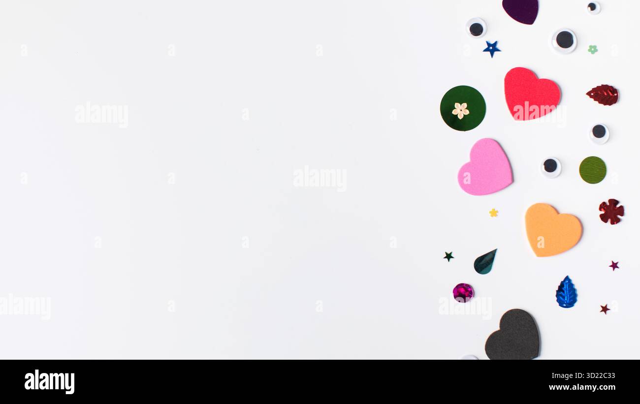 Un ensemble de matériaux variés et colorés pour l'artisanat des enfants. Artisanat pour enfants. Copier l'espace Banque D'Images