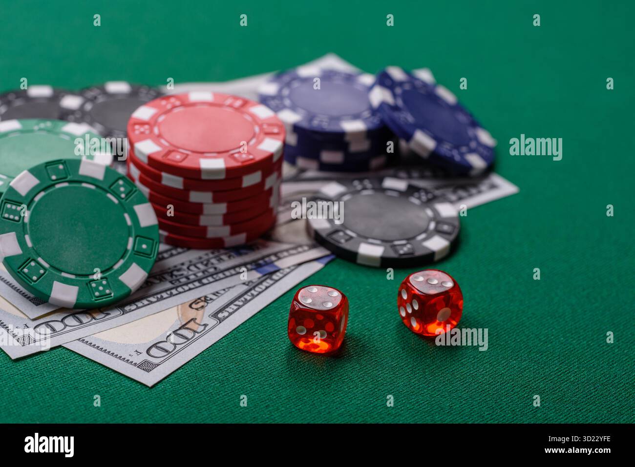 Jeu de dés Craps dans le casino avec des jetons, des Paris et du risque. Jeu de craps Banque D'Images