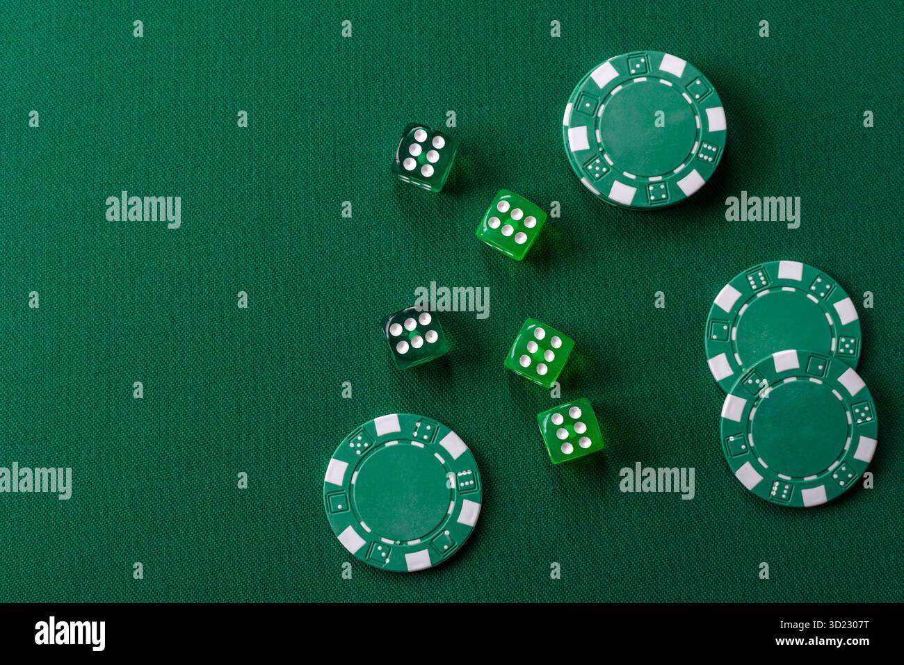 Jeu de poker de dés avec des jetons, des Paris et des risques dans le casino. Poker aux dés Banque D'Images