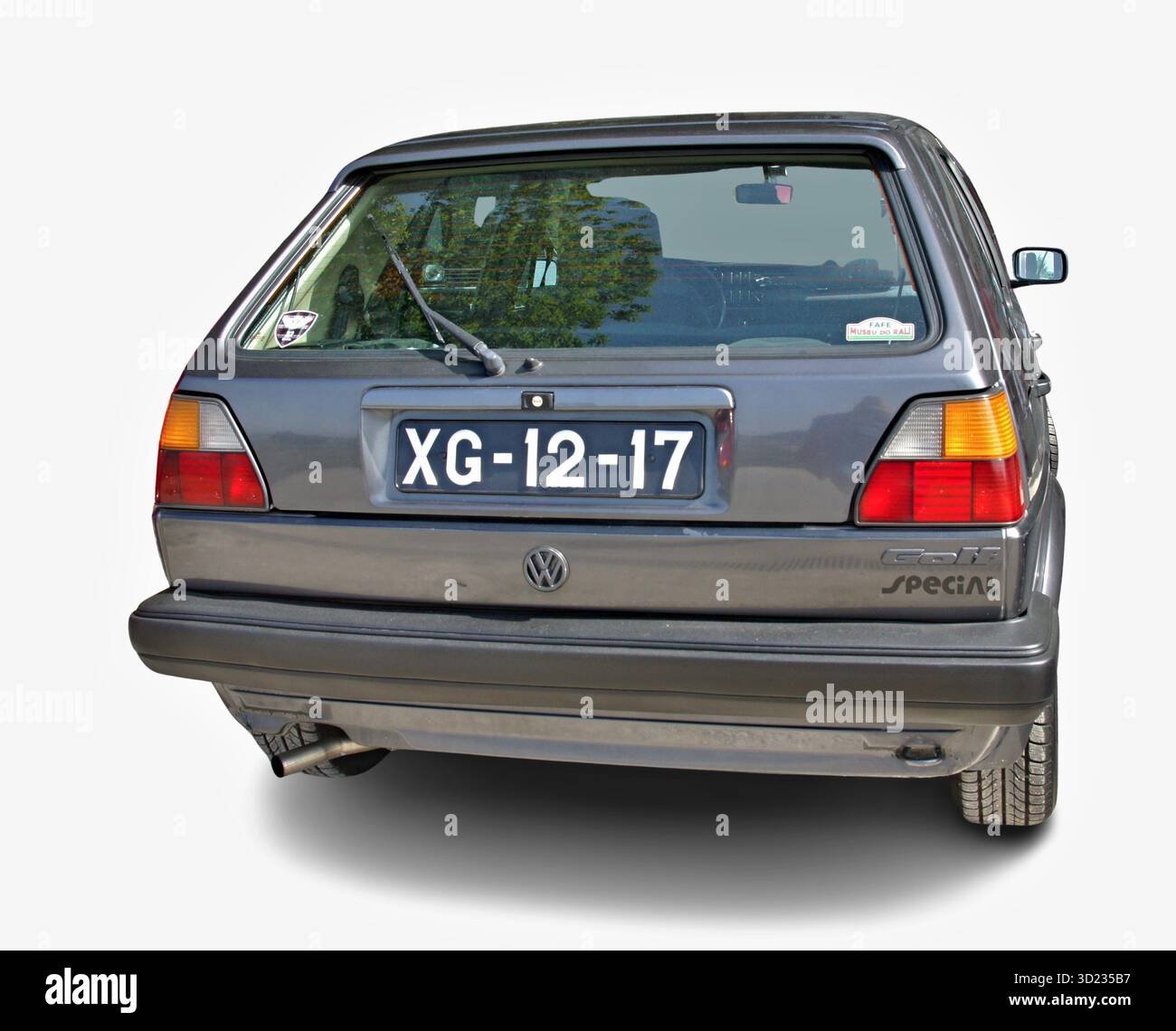 Gris Volkswagen Golf GTI Special affichant la face arrière avec plaque d'immatriculation et autocollants Banque D'Images