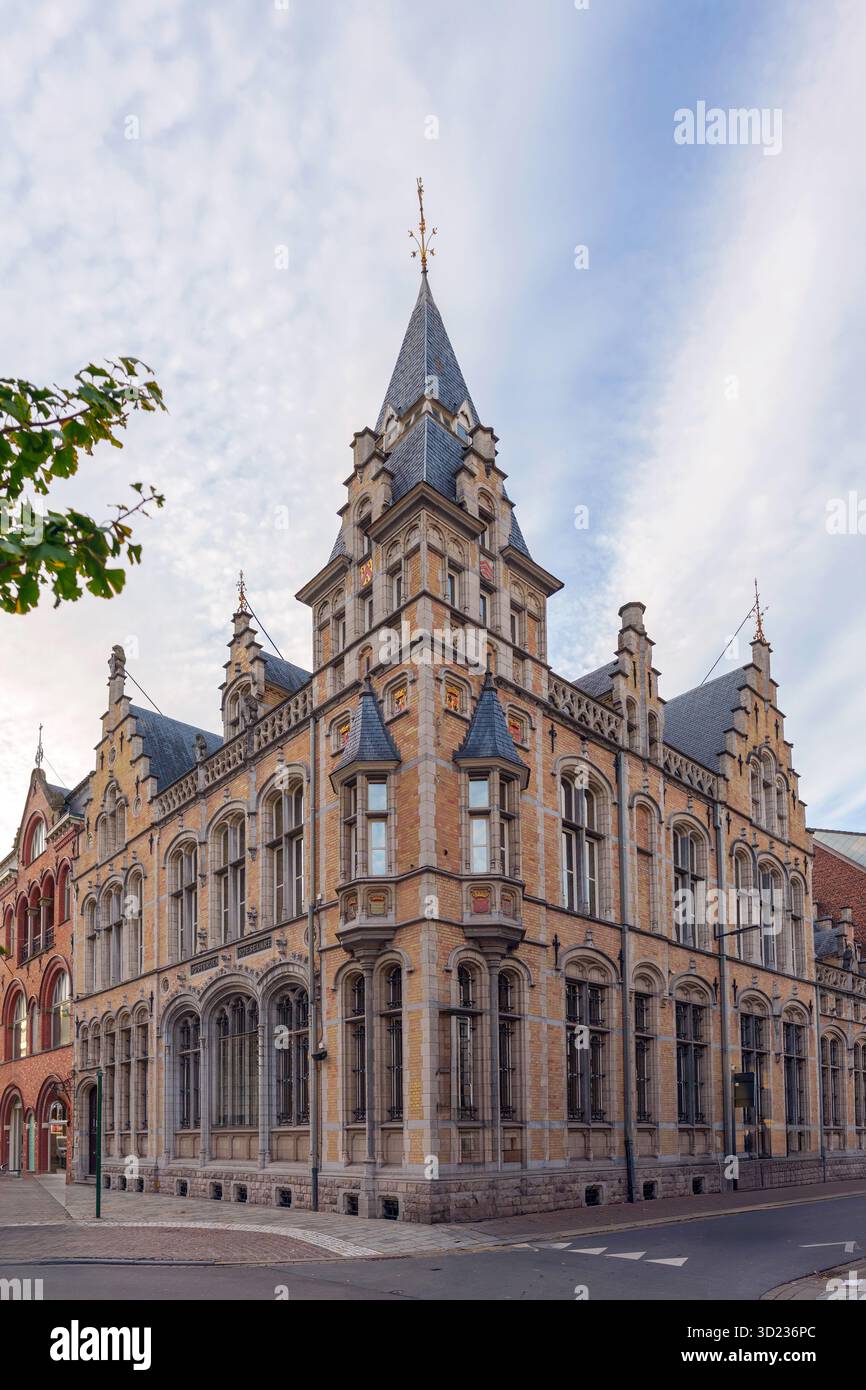 Ancien bâtiment historique de la poste à Roeselare Belgique - architecture traditionnelle Banque D'Images