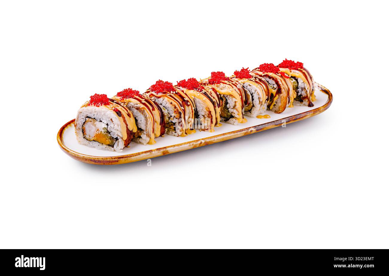 De délicieux rouleaux de sushi agencés habilement sur un plateau de service Banque D'Images