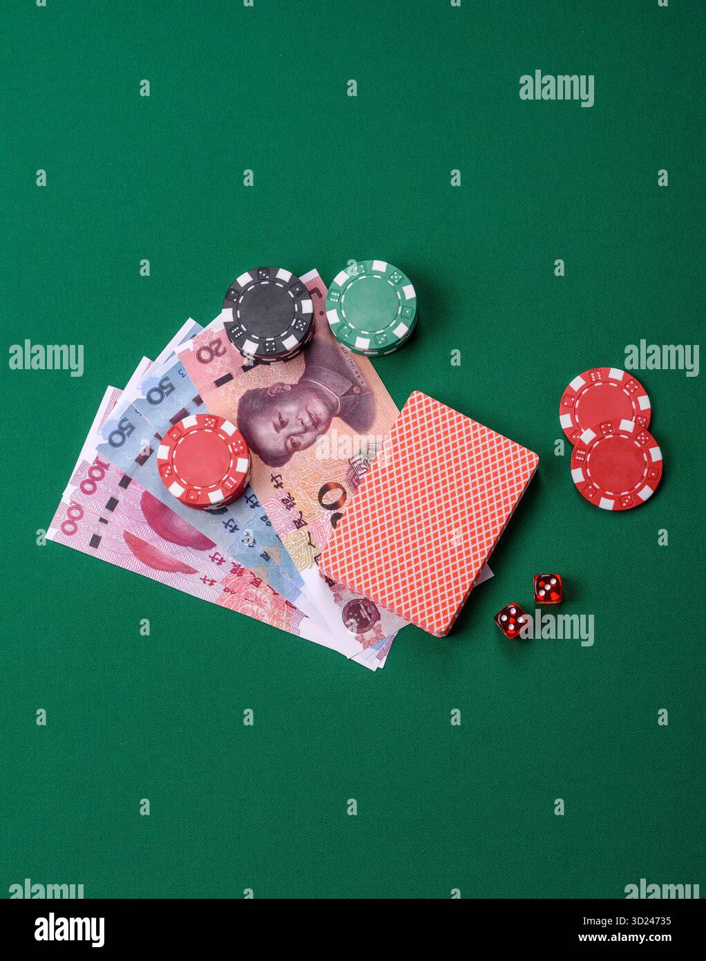 Jeu de casino en Chine, yuan argent, jetons, cartes. Jeux d'argent dans les casinos en Chine Banque D'Images