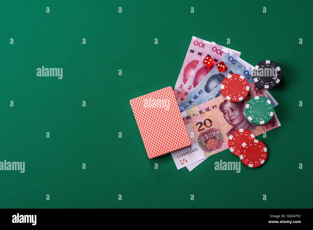 Jeu de casino en Chine, yuan argent, jetons, cartes. Jeux d'argent dans les casinos en Chine Banque D'Images