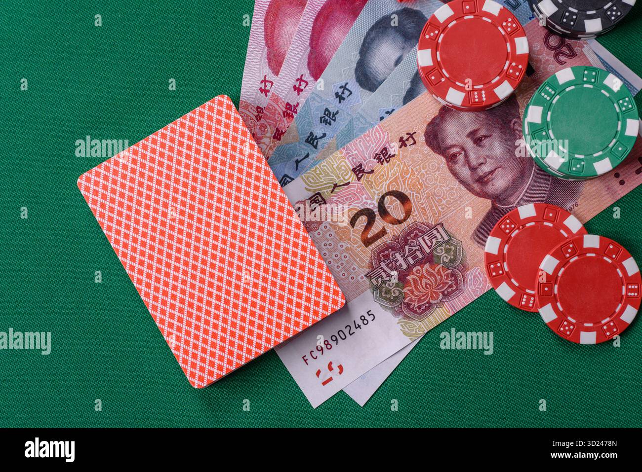 Jeu de casino en Chine, yuan argent, jetons, cartes. Jeux d'argent dans les casinos en Chine Banque D'Images