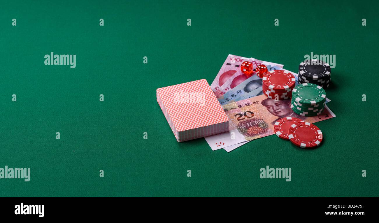 Jeu de casino en Chine, yuan argent, jetons, cartes. Jeux d'argent dans les casinos en Chine Banque D'Images