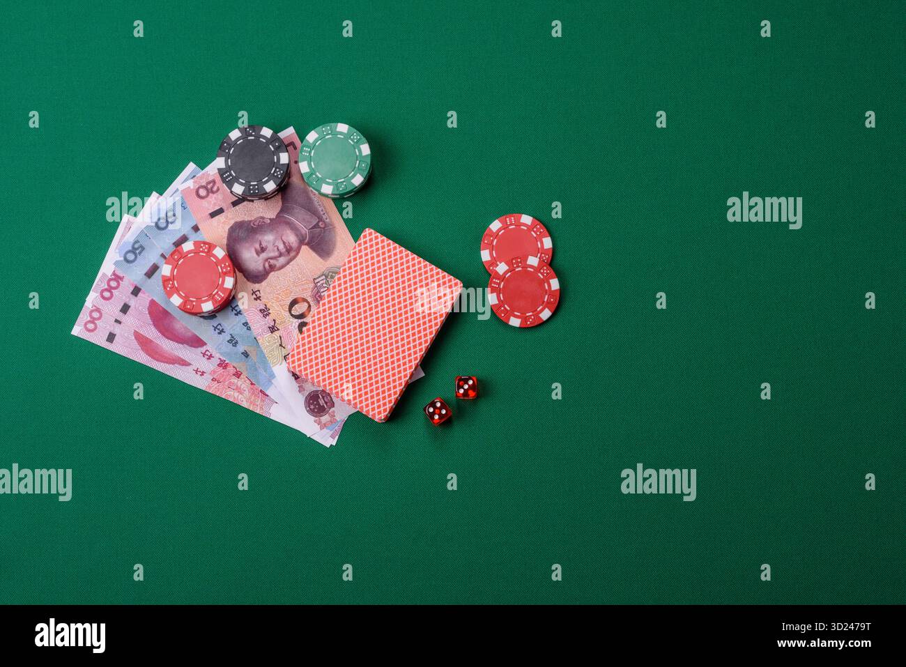 Jeu de casino en Chine, yuan argent, jetons, cartes. Jeux d'argent dans les casinos en Chine Banque D'Images