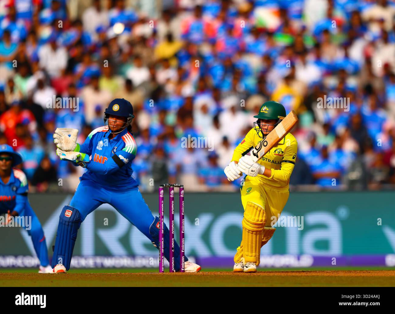 Phoebe Litchfield de l'Australie lors du match de demi-finale de la Coupe du monde de cricket féminine de l'ICC, Inde vs Australie à la DocD.Y. Patil Sports Academy, Navi Mumbai, Inde, 30 octobre 2025 (photo par Shubhajit Roy Karmakar/News images) Banque D'Images