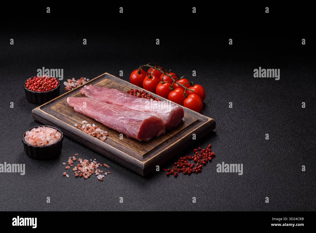 Filet de porc cru, viande fraîche, source de protéines et ingrédient pour un repas. Filet de porc Banque D'Images