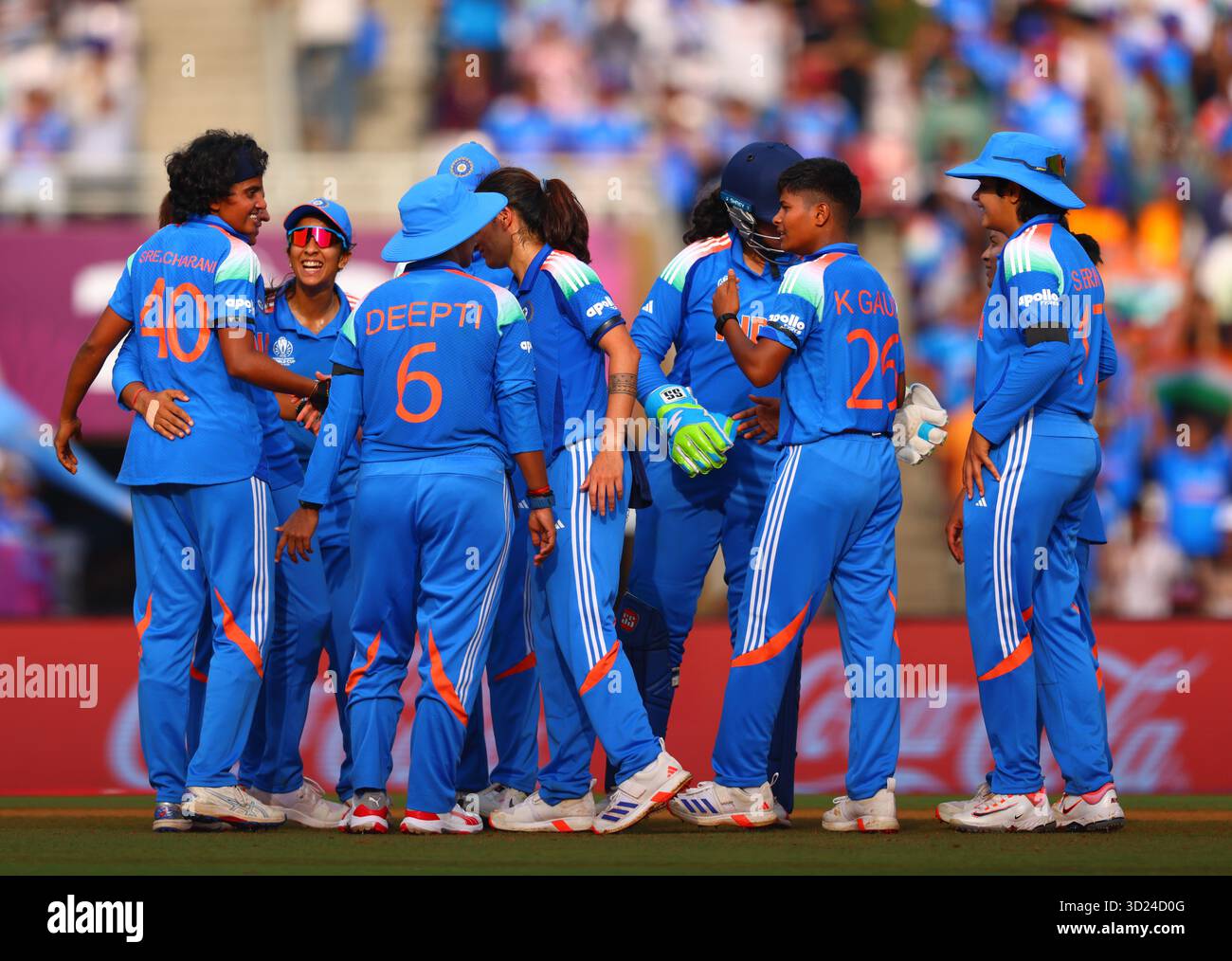 Équipe indienne féminine lors de la demi-finale de la Coupe du monde de cricket féminine de l'ICC ODI Inde vs Australie à l'Académie des sports du Dr D.Y. Patil, Navi Mumbai, Inde, le 30 octobre 2025 (photo par Shubhajit Roy Karmakar/News images) Banque D'Images