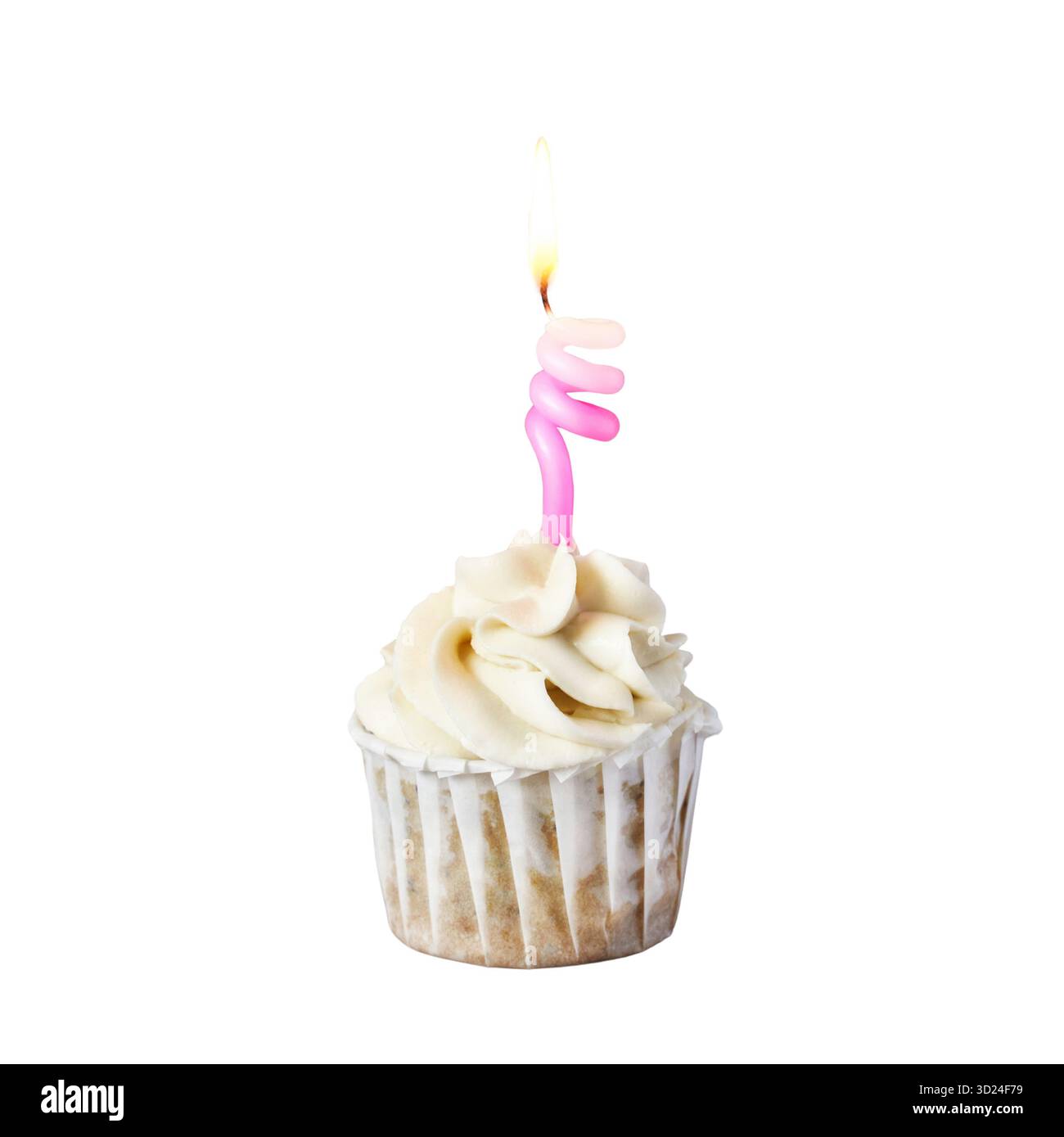 Délicieux cupcake à la vanille avec glaçage blanc et bougie torsadée rose allumée sur le dessus Banque D'Images