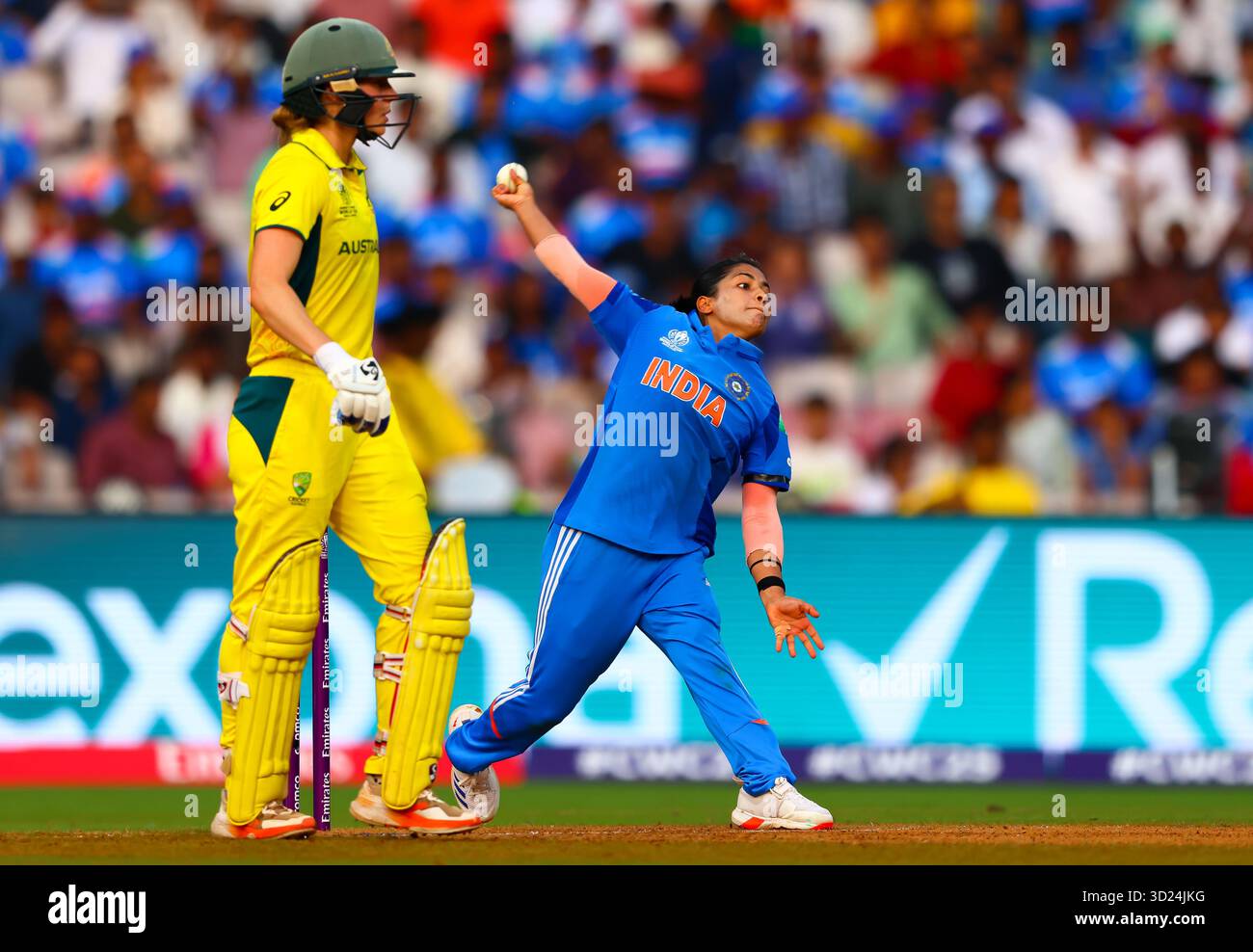 Amanjot Kaur de l'Inde lors du match de demi-finale de la Coupe du monde de cricket féminine de l'ICC, Inde vs Australie à la DD.Y. Patil Sports Academy, Navi Mumbai, Inde, 30 octobre 2025 (photo de Shubhajit Roy Karmakar/News images) Banque D'Images