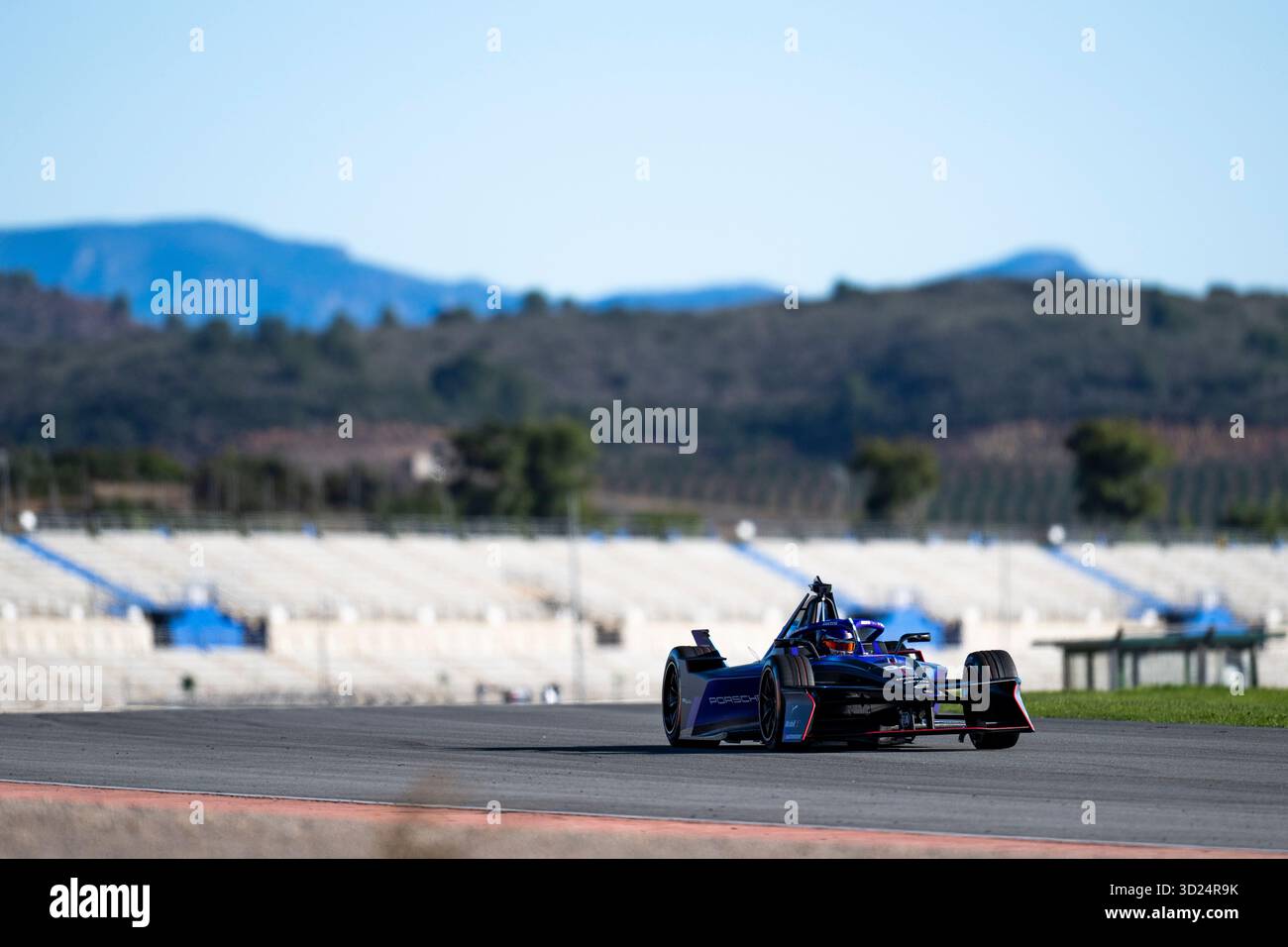 94 WEHRLEIN Pascal (ger), Porsche Formula E Team, Porsche 99X Electric, action lors des essais de pré-saison de Valence 2025 du Championnat du monde ABB FIA Formula E 2025-26, sur le circuit Ricardo Tormo du 27 au 31 octobre 2025 à Cheste, Espagne - photo Fabrizio Boldoni / DPPI crédit : DPPI Media/Alamy Live News Banque D'Images