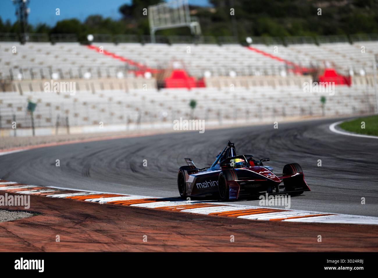 48 MORTARA Edoardo (SWI), Mahindra Racing, Mahindra M12Electro, action lors des essais de pré-saison de Valence 2025 du Championnat du monde ABB FIA Formula E 2025-26, sur le circuit Ricardo Tormo du 27 au 31 octobre 2025 à Cheste, Espagne - photo Fabrizio Boldoni / DPPI crédit : DPPI Media/Alamy Live News Banque D'Images