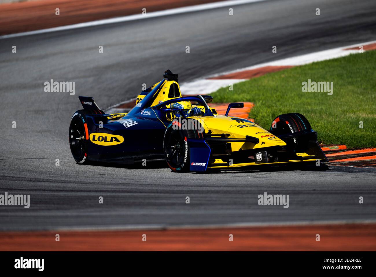22 MALONEY Zane (bar), Lola Yamaha ABT Formula E Team, Lola T002, action lors des essais de pré-saison de Valence 2025 du Championnat du monde ABB FIA Formula E 2025-26, sur le circuit Ricardo Tormo du 27 au 31 octobre 2025 à Cheste, Espagne - photo Fabrizio Boldoni / DPPI crédit : DPPI Media/Alamy Live News Banque D'Images