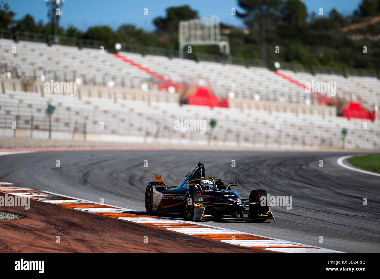 77 BARNARD Taylor (gbr), DS Penske, DS E-TENSE FE25, action lors des essais de pré-saison de Valence 2025 du Championnat du monde ABB FIA Formula E 2025-26, sur le circuit Ricardo Tormo du 27 au 31 octobre 2025 à Cheste, Espagne - photo Fabrizio Boldoni / DPPI crédit : DPPI Media/Alamy Live News Banque D'Images