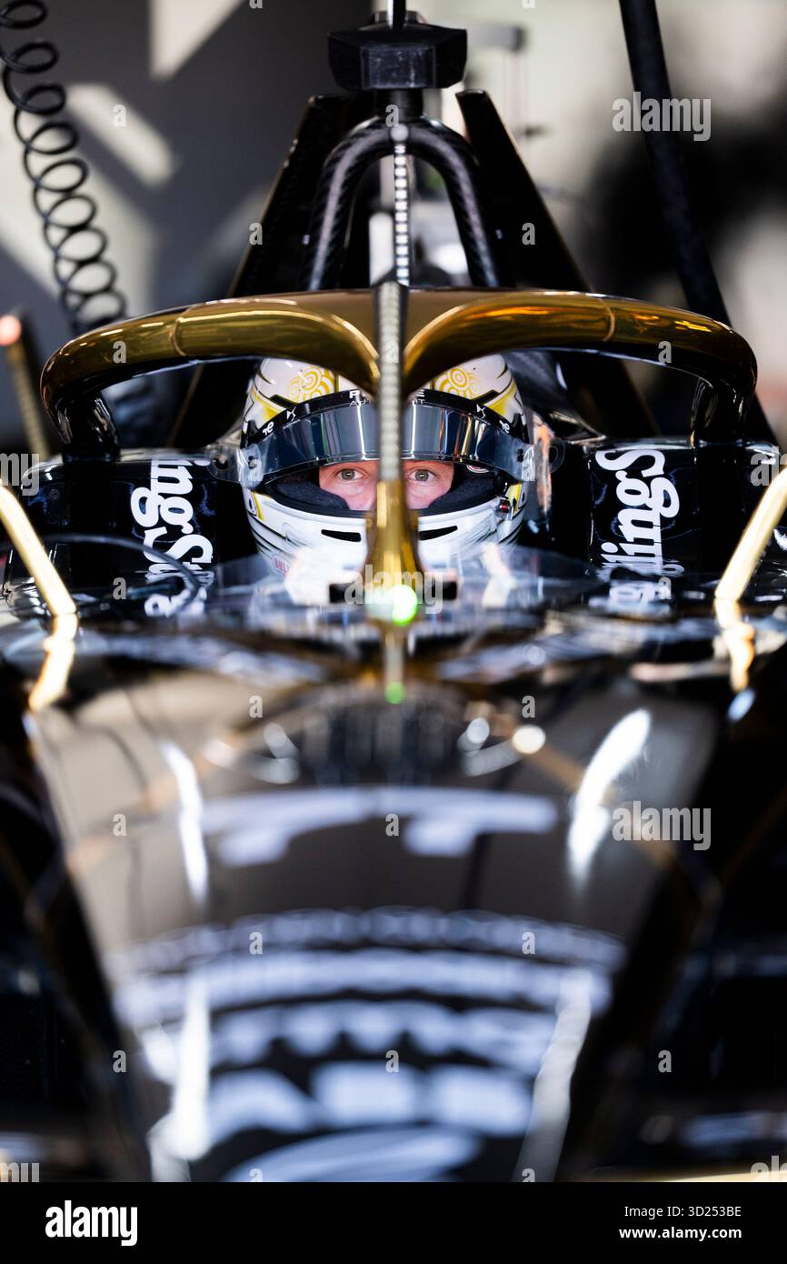 Cheste, Espagne. 30 octobre 2025. BARNARD Taylor (gbr), DS Penske, DS E-TENSE FE25, portrait lors des essais de pré-saison de Valence 2025 du Championnat du monde ABB FIA Formula E 2025-26, sur le circuit Ricardo Tormo du 27 au 31 octobre 2025 à Cheste, Espagne - photo Fabrizio Boldoni/DPPI crédit : DPPI Media/Alamy Live News crédit : DPPI Media/Alamy Live News Banque D'Images